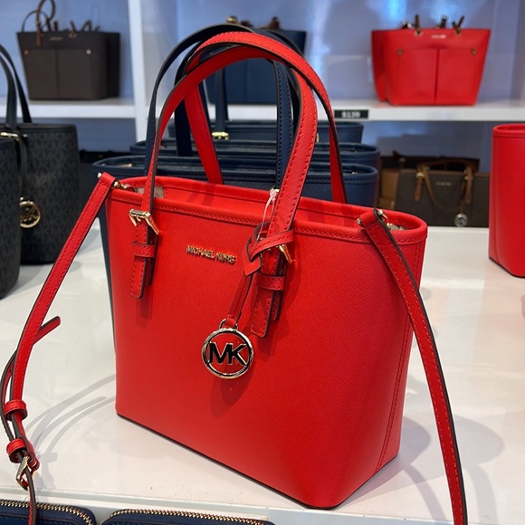 MICHAEL KORS
Jet Set Travel Extra-Small Saffiano Leather Top-Zip Tote Bag
NWT - Picture 3 of 16